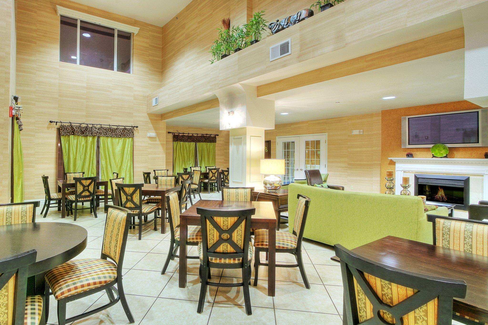 ฮอลิเดย์ อินน์ เอกซ์เพรส แอนด์ สวีท - ทูคัมคาริ ทูคัมคารี ร้านอาหาร รูปภาพ